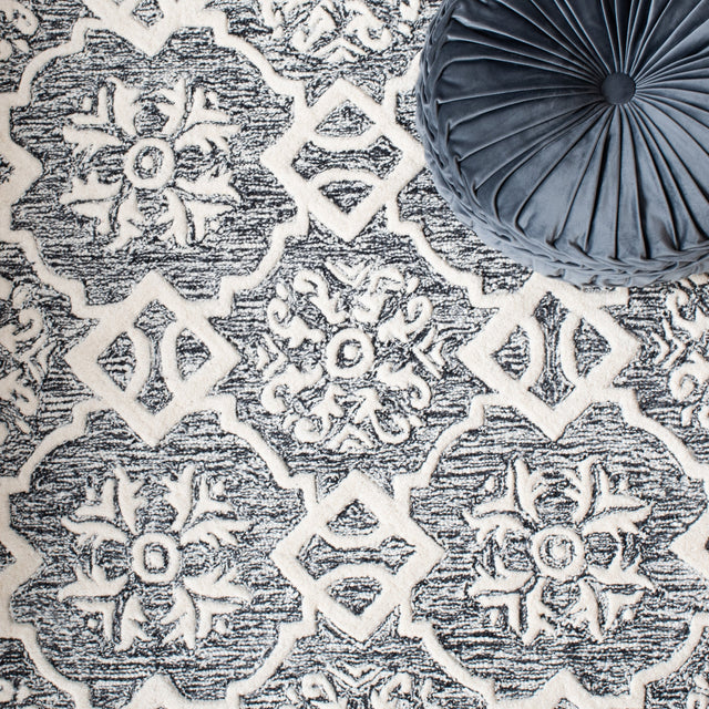 Safavieh Metro Met851Z Black/Ivory Rug.