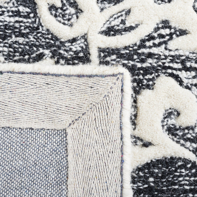 Safavieh Metro Met853Z Black/Ivory Rug.