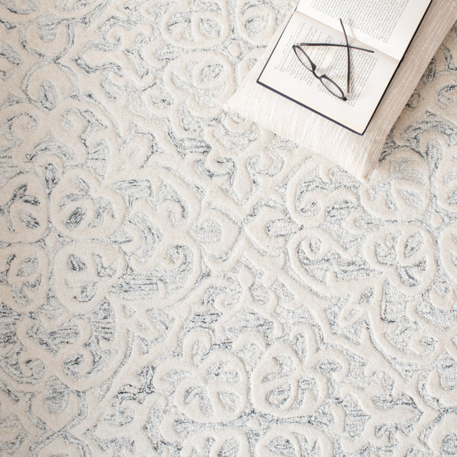 Safavieh Metro Met857F Silver/Ivory Rug.