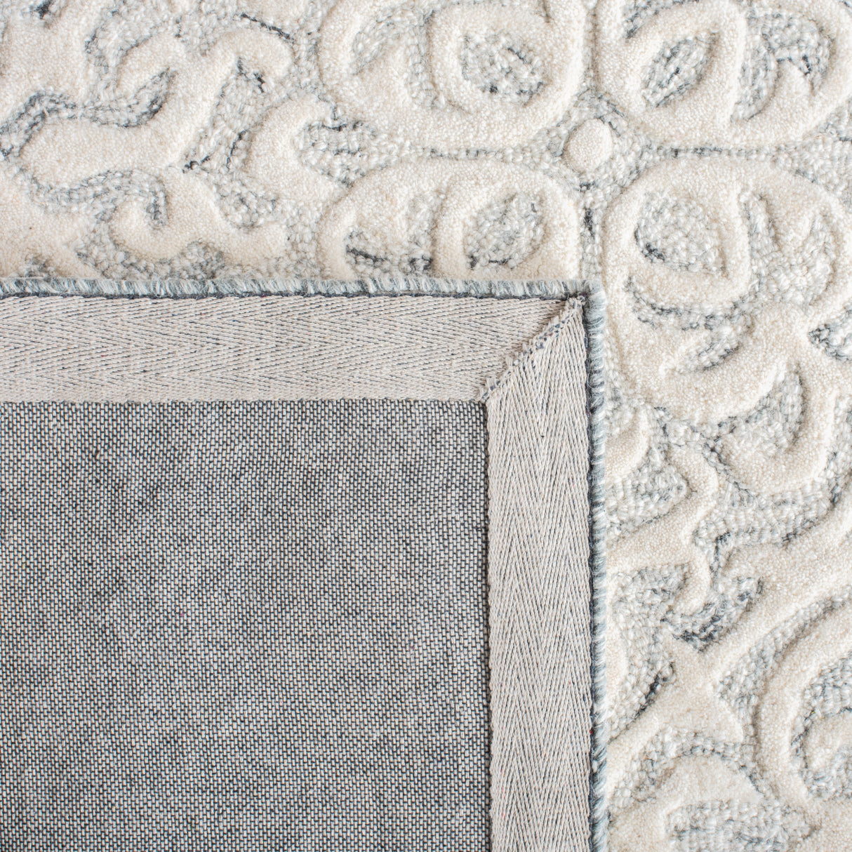 Safavieh Metro Met857F Silver/Ivory Rug.
