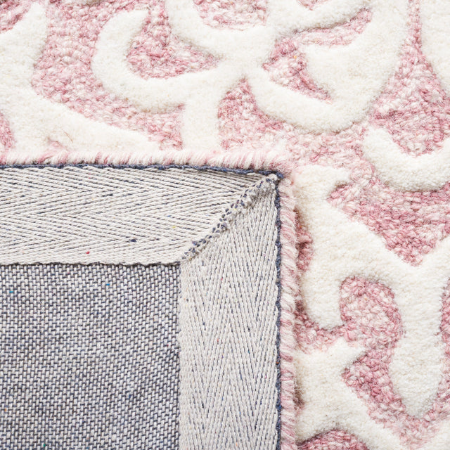 Safavieh Metro Met857U Pink/Ivory Rug.