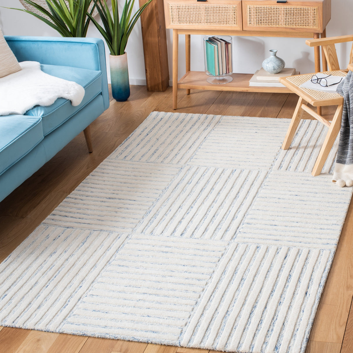 Safavieh Metro Met858M Blue/Ivory Rug.