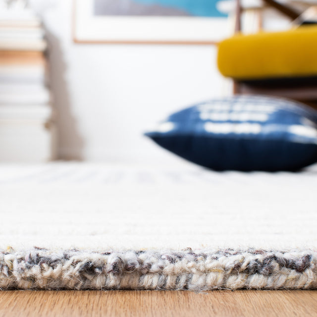 Safavieh Metro Met858Q Red/Ivory Rug.