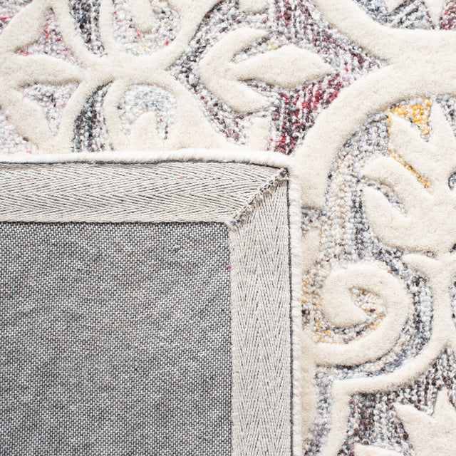 Safavieh Metro Met859Q Red/Ivory Rug.