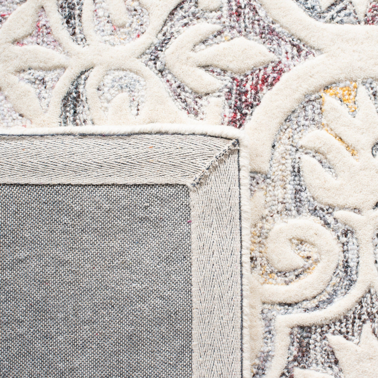 Safavieh Metro Met859Q Red/Ivory Rug.