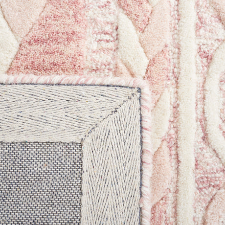 Safavieh Metro Met863U Pink/Ivory Rug.