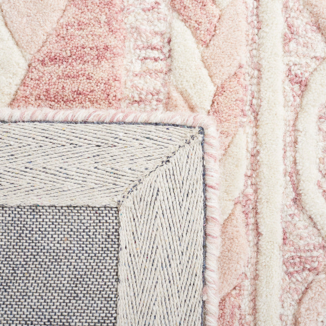 Safavieh Metro Met863U Pink/Ivory Rug.