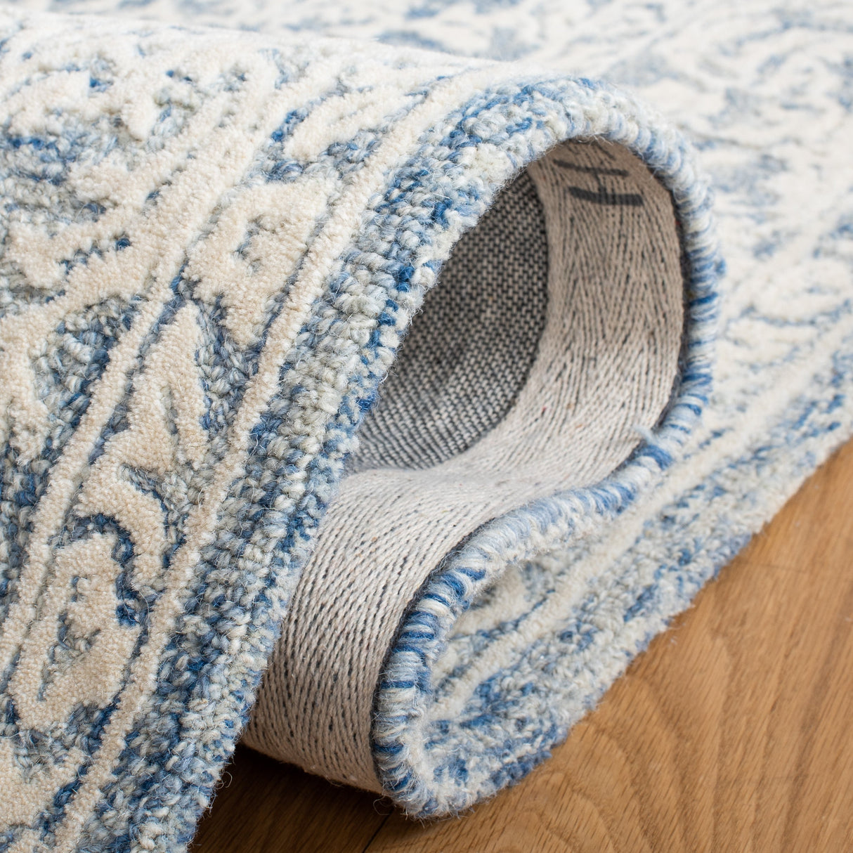 Safavieh Metro Met864M Blue/Ivory Rug.