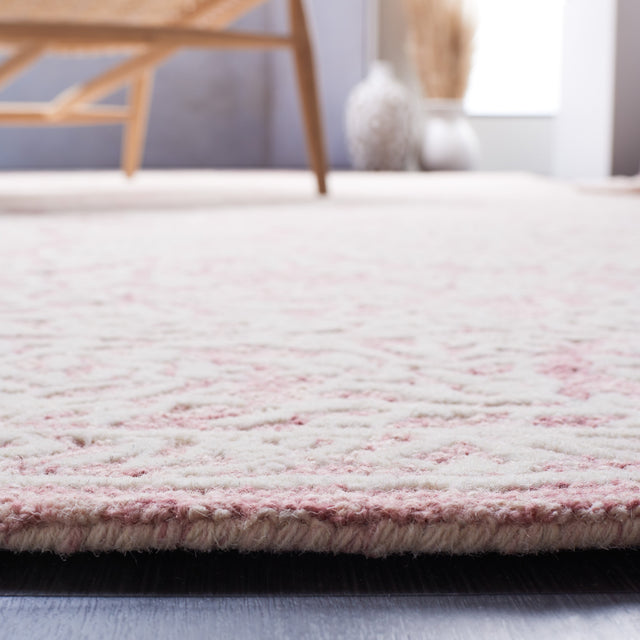Safavieh Metro Met864U Pink/Ivory Rug.
