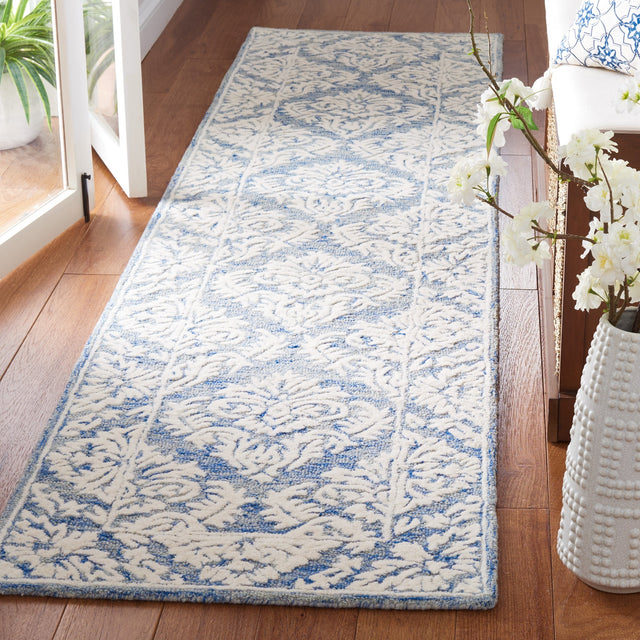 Safavieh Metro Met865M Blue/Ivory Rug.