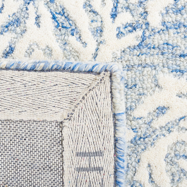 Safavieh Metro Met865M Blue/Ivory Rug.