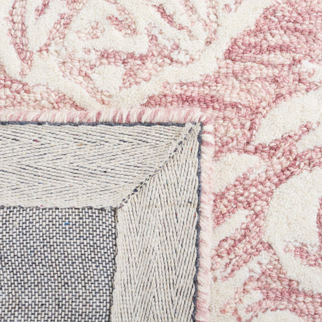 Safavieh Metro Met865U Pink/Ivory Rug.