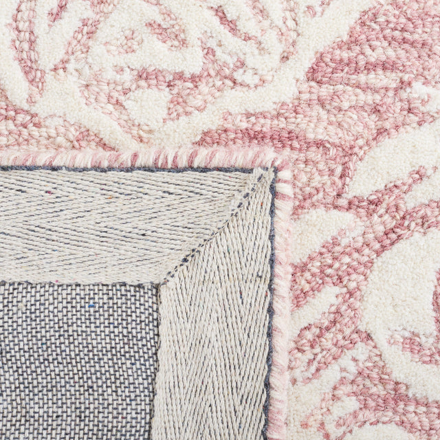 Safavieh Metro Met865U Pink/Ivory Rug.