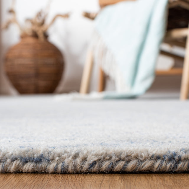 Safavieh Metro Met867M Blue/Ivory Rug.