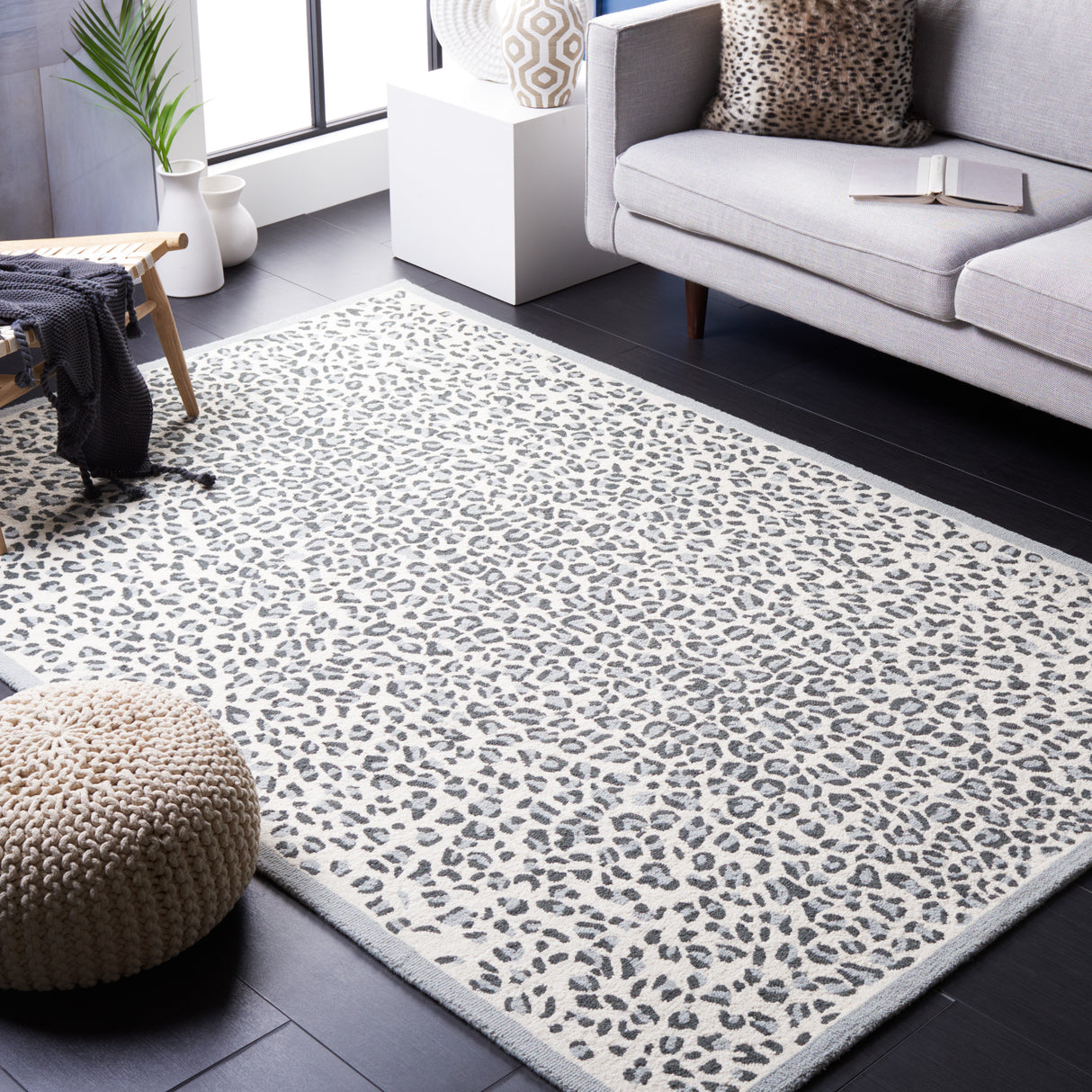 Safavieh Metro Met868F Grey/Ivory Rug.