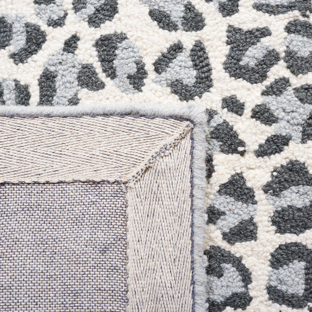 Safavieh Metro Met868F Grey/Ivory Rug.