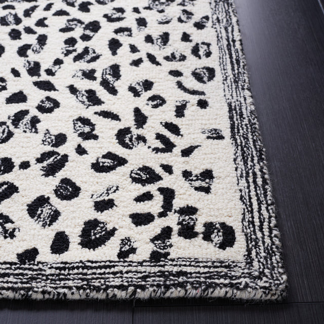 Safavieh Metro Met868Z Black/Ivory Rug.