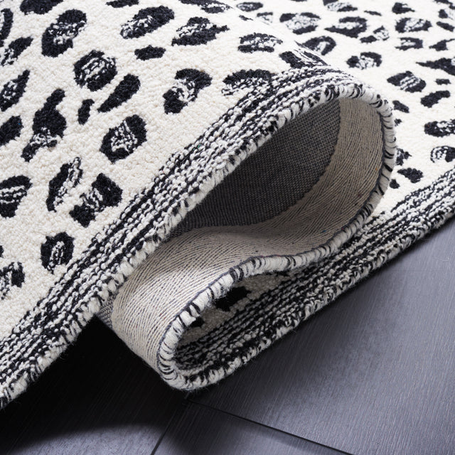 Safavieh Metro Met868Z Black/Ivory Rug.