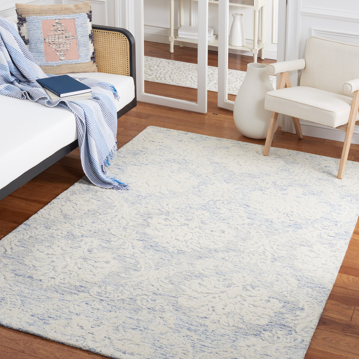 Safavieh Metro Met871M Blue/Ivory Rug.