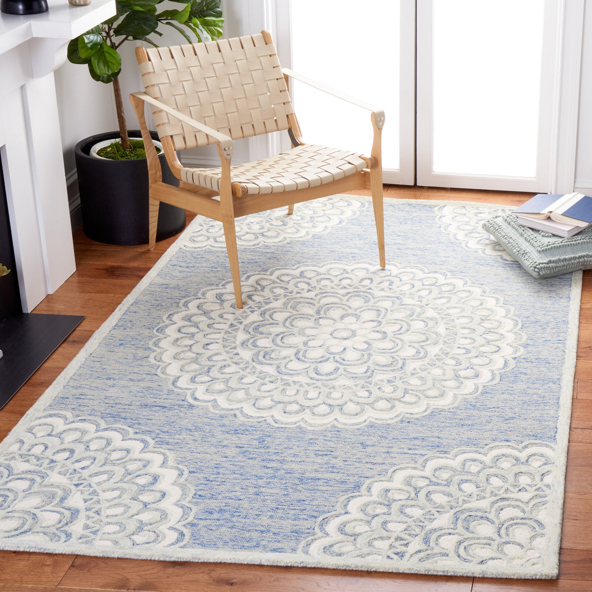 Safavieh Metro Met901M Blue/Ivory Rug.