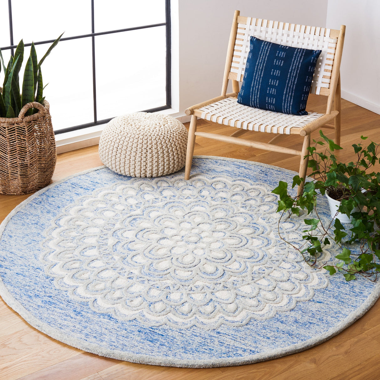 Safavieh Metro Met901M Blue/Ivory Rug.