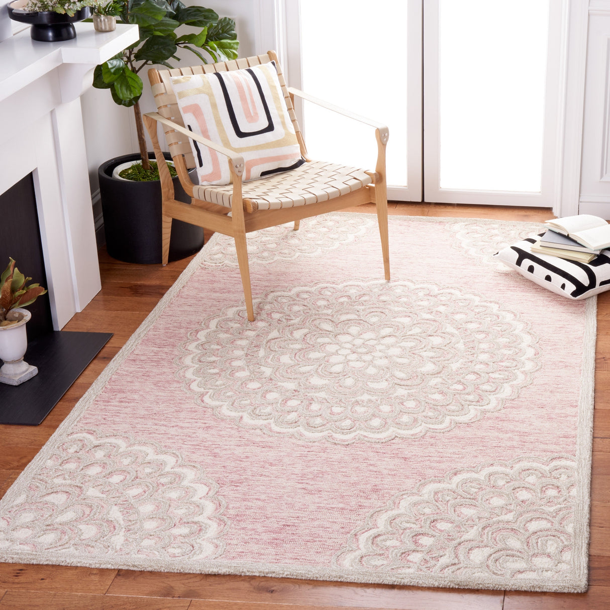 Safavieh Metro Met901U Dark Pink/Ivory Rug.