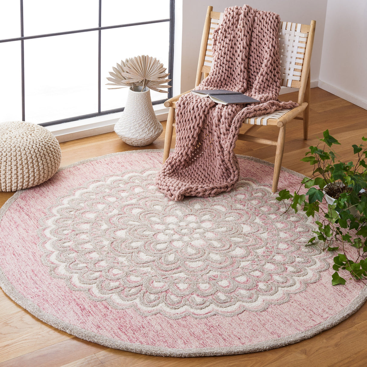Safavieh Metro Met901U Dark Pink/Ivory Rug.