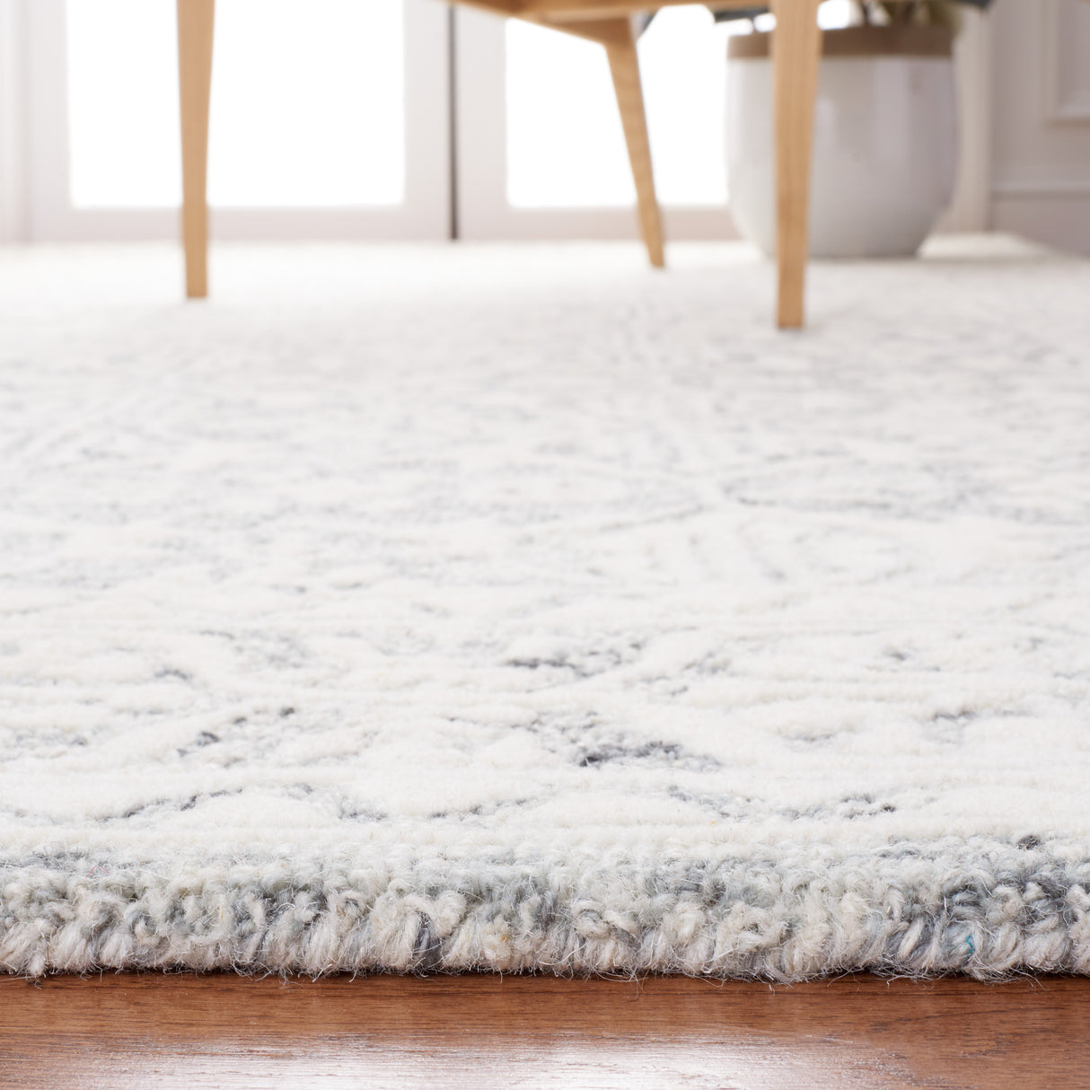 Safavieh Metro Met903F Grey/Ivory Rug.
