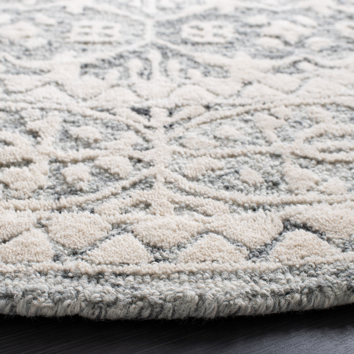 Safavieh Metro Met903H Dark Grey/Ivory Rug.