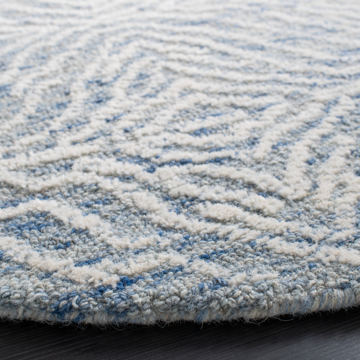 Safavieh Metro Met904M Blue/Ivory Rug.