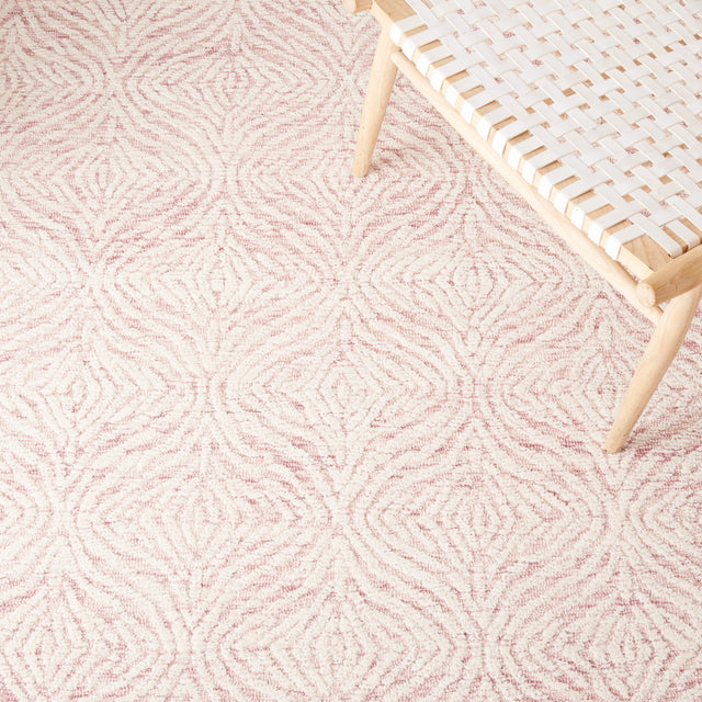 Safavieh Metro Met904U Dark Pink/Ivory Rug.
