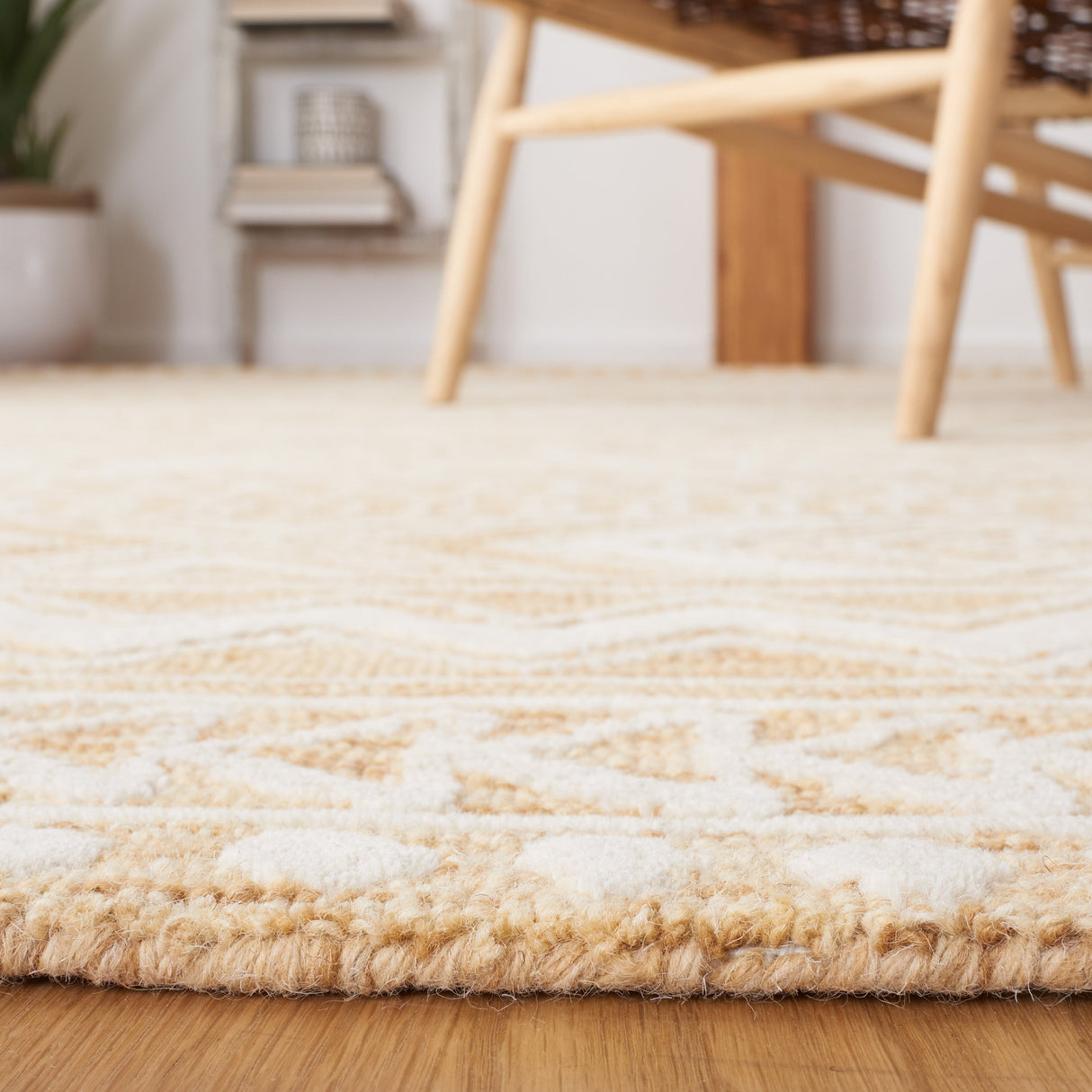 Safavieh Metro Met906D Gold/Ivory Rug.