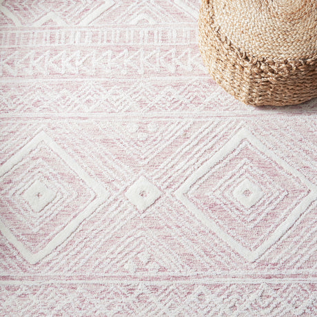 Safavieh Metro Met906U Dark Pink/Ivory Rug.