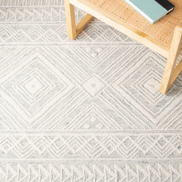 Safavieh Metro Met908F Light Grey/Ivory Rug.