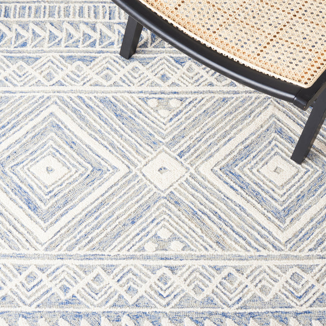 Safavieh Metro Met908M Blue/Ivory Rug.