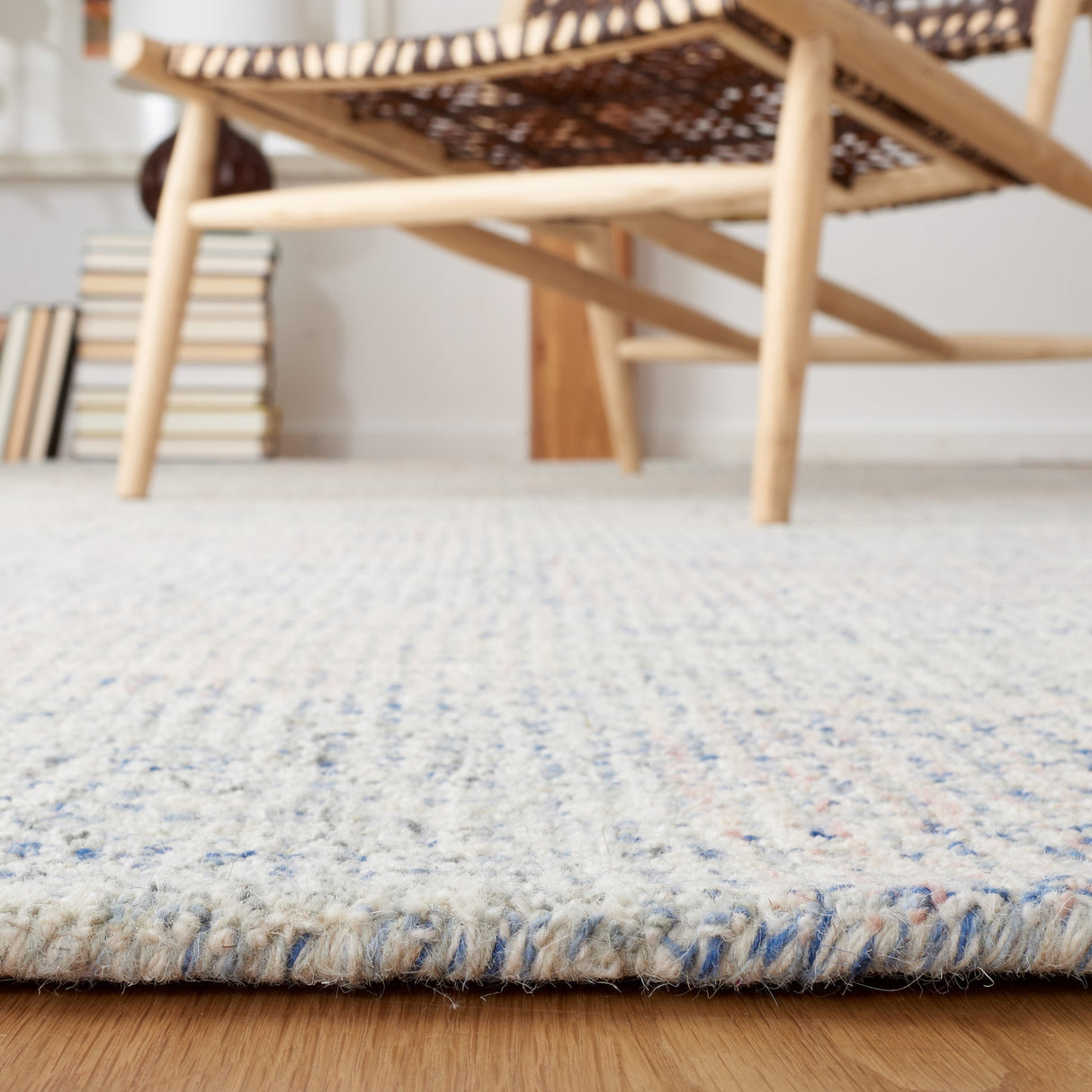 Safavieh Metro Met909M Blue/Ivory Rugs.