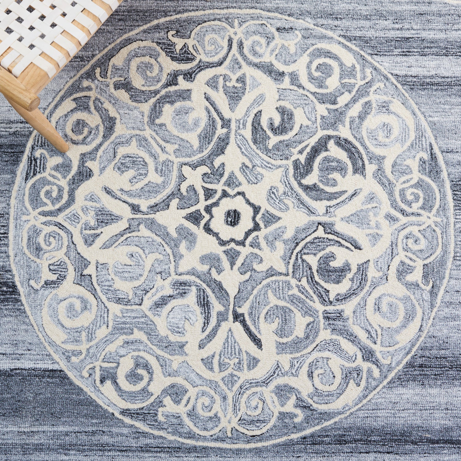 Safavieh Metro Met983F Grey/Ivory Rug.