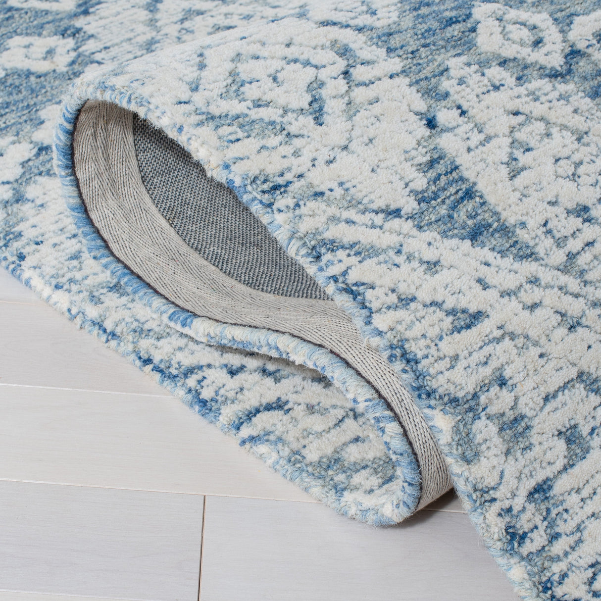 Safavieh Metro Met987M Blue/Ivory Rugs.