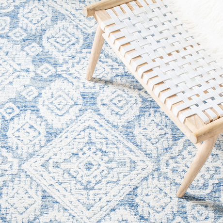 Safavieh Metro Met987M Blue/Ivory Rugs.