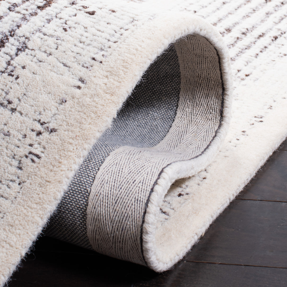 Safavieh Metro Met991F Grey/Ivory Rug.