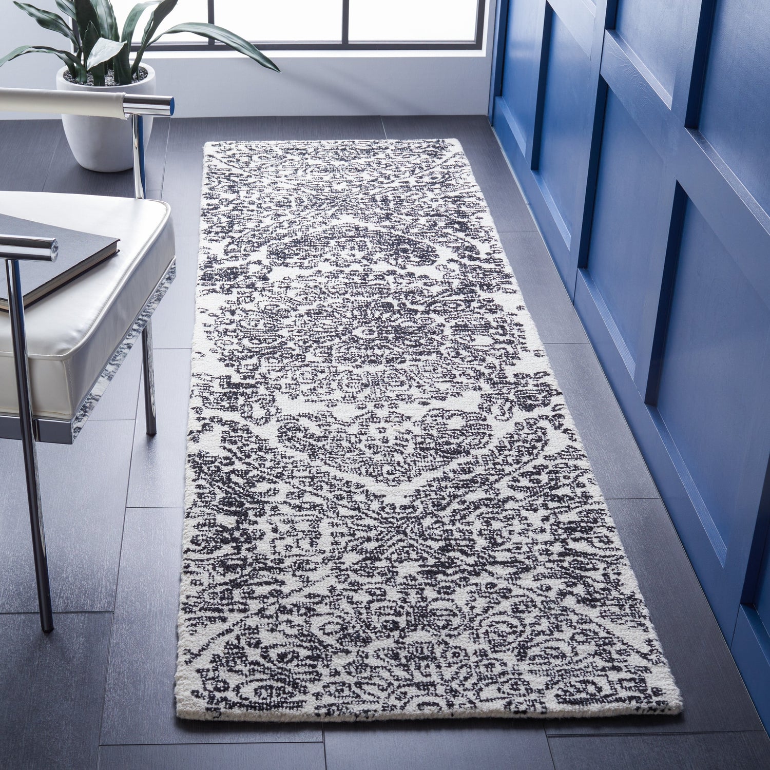 Safavieh Metro Met993A Ivory/Black Rugs.
