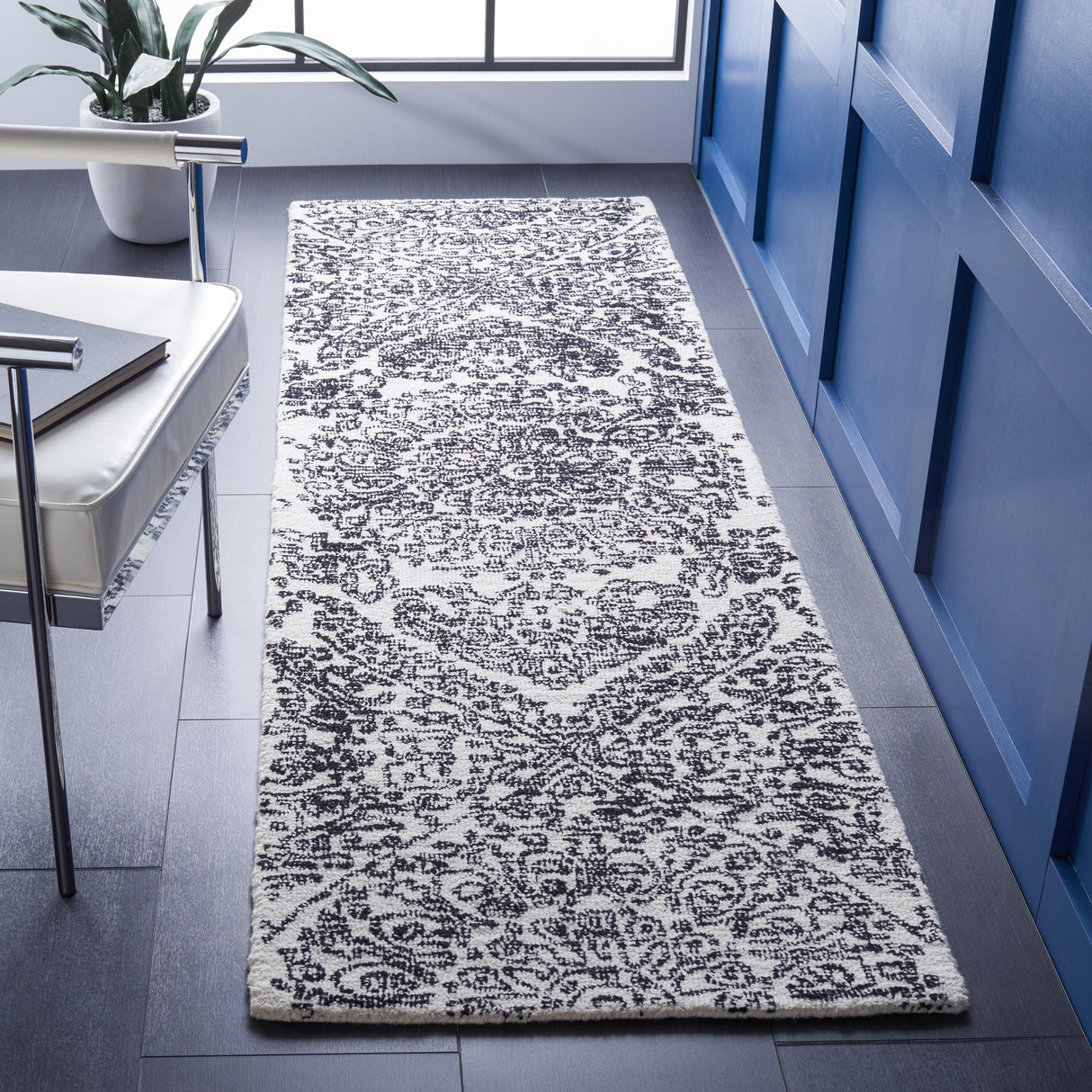 Safavieh Metro Met993A Ivory/Black Rugs.