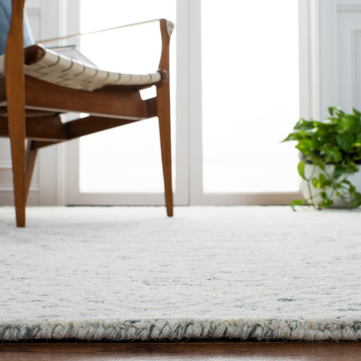 Safavieh Metro Met993H Dark Grey/Ivory Rugs.