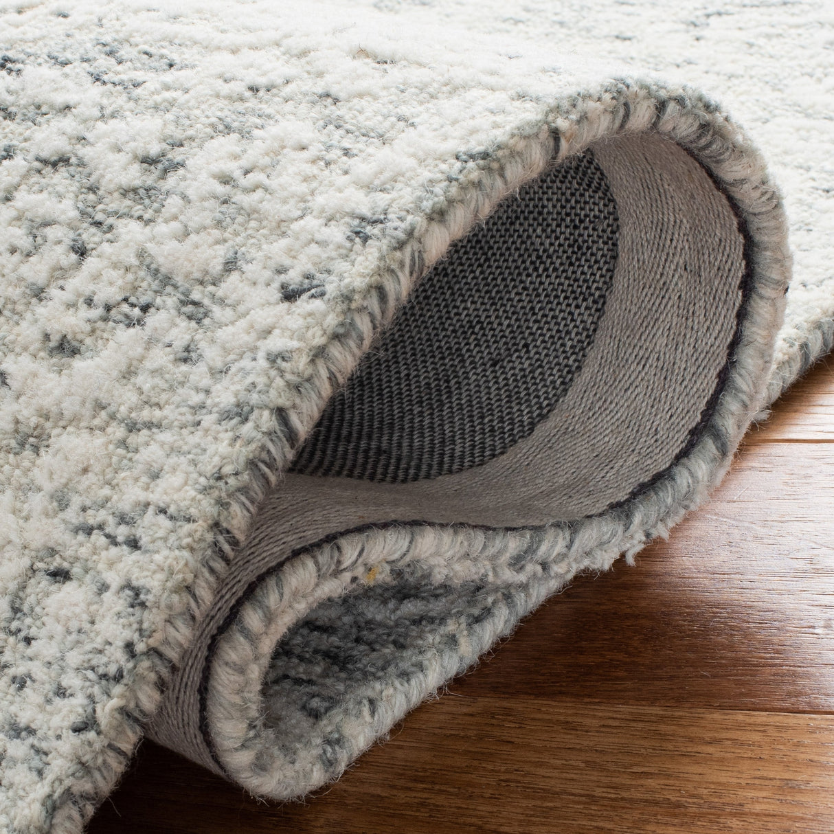 Safavieh Metro Met993H Dark Grey/Ivory Rugs.
