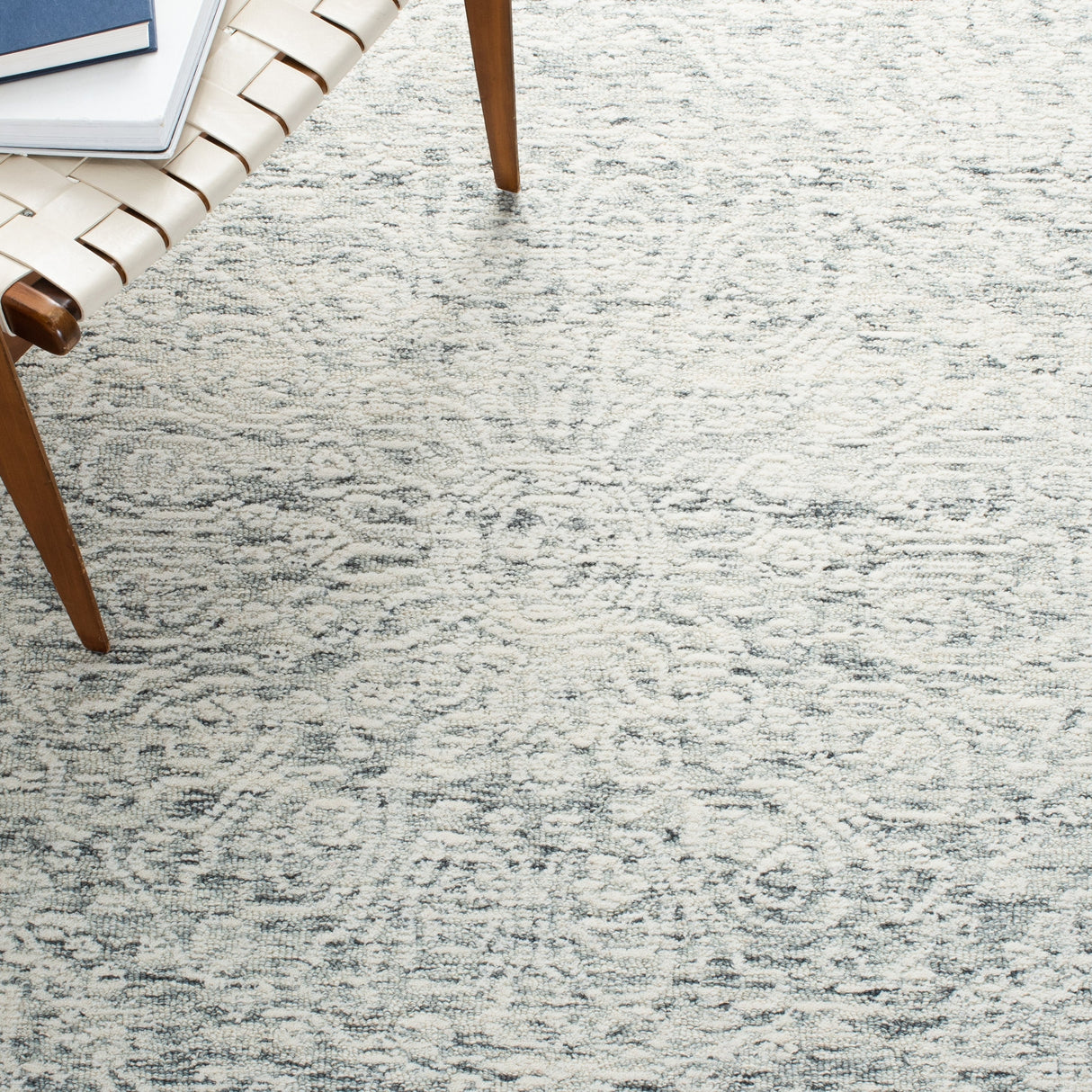 Safavieh Metro Met993H Dark Grey/Ivory Rugs.