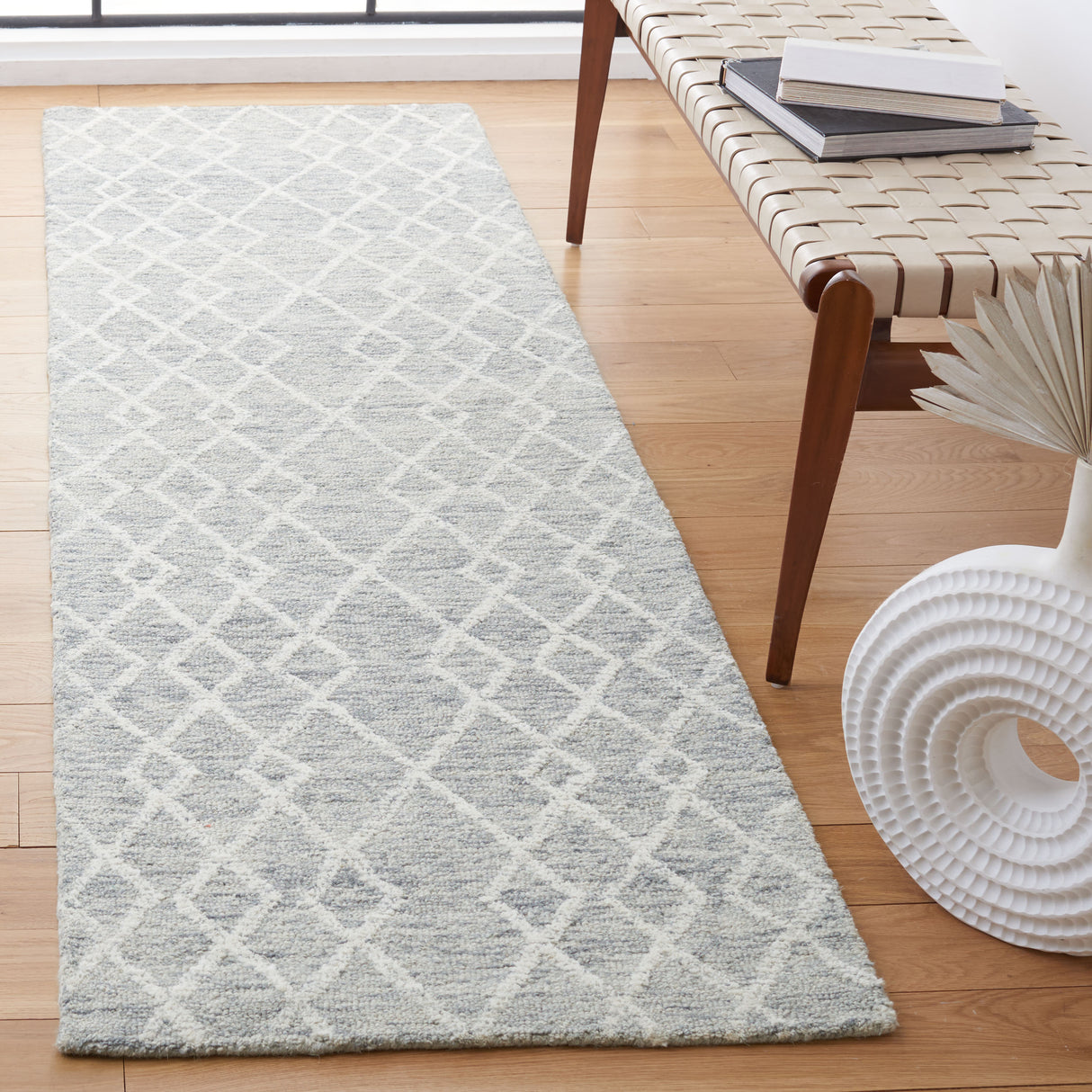 Safavieh Metro Met994F Grey/Ivory Rug.