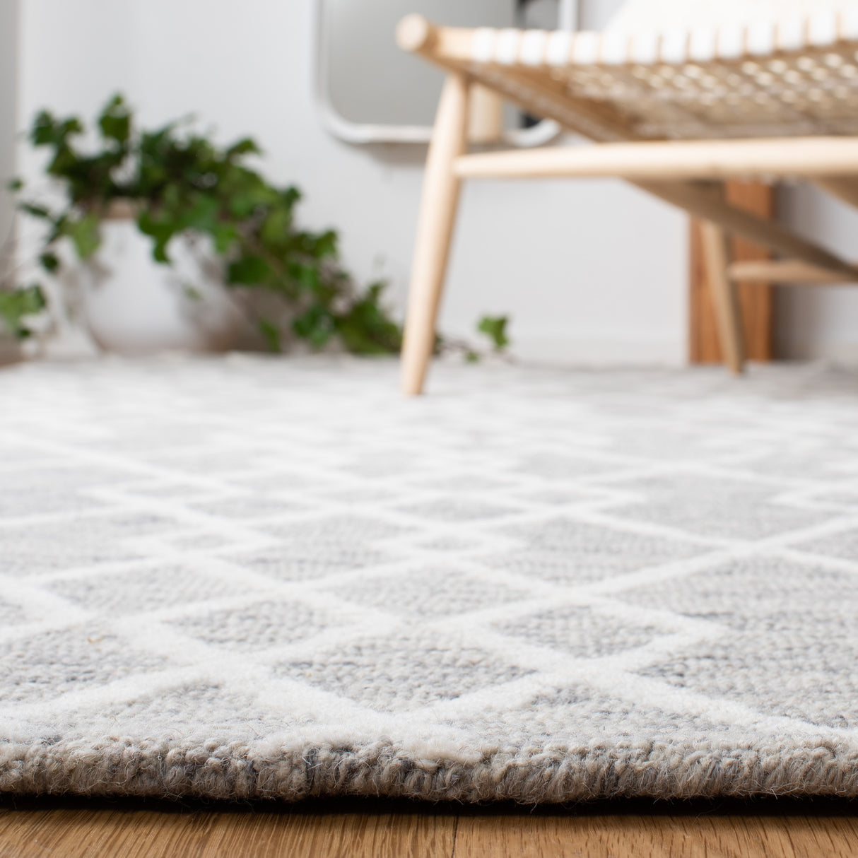 Safavieh Metro Met994F Grey/Ivory Rug.