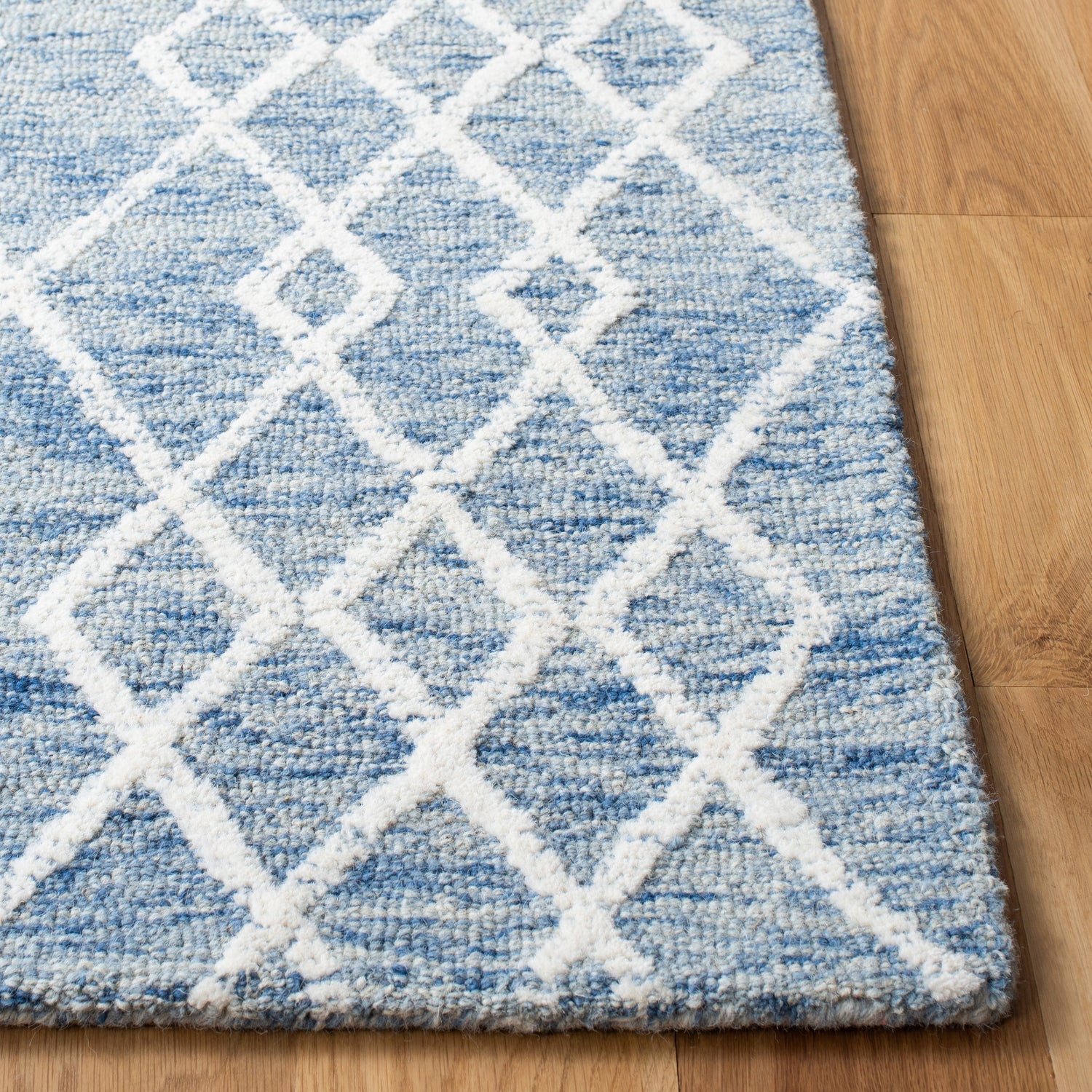 Safavieh Metro Met994M Blue/Ivory Rugs.