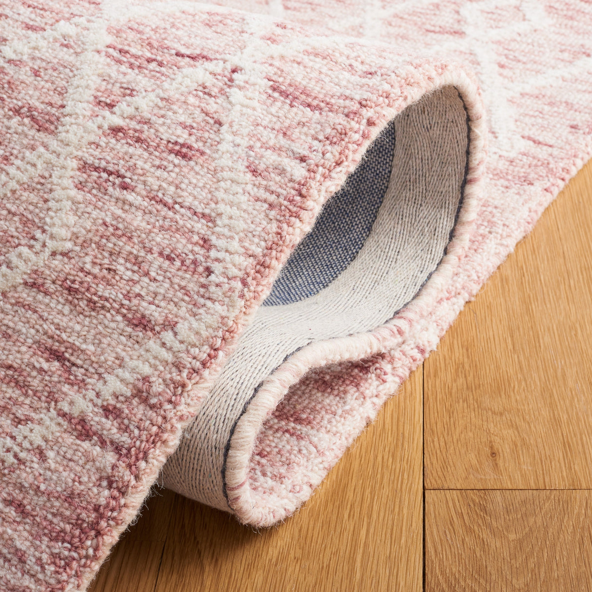 Safavieh Metro Met994U Pink/Ivory Rugs.