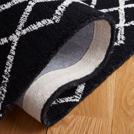 Safavieh Metro Met994Z Black/Ivory Rugs.